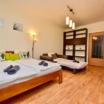 Cappuccino With Balcony And Free Parking شقة بودابست