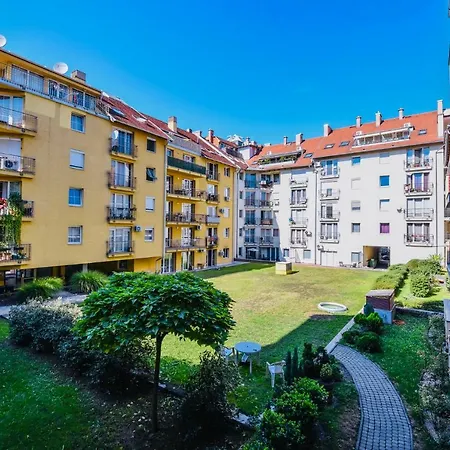 Cappuccino With Balcony And Free Parking * Budapest