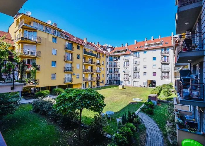 Cappuccino With Balcony And Free Parking * Budapeşte