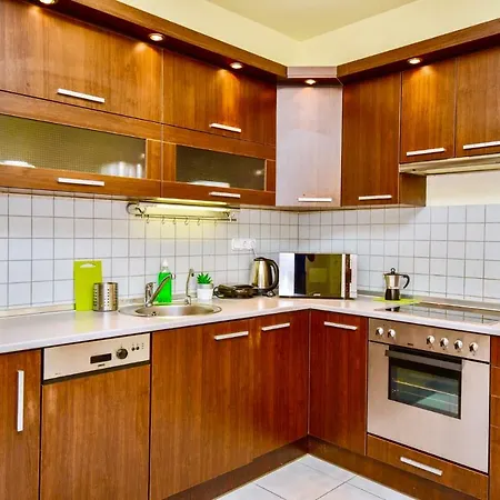 Cappuccino With Balcony And Free Parking *